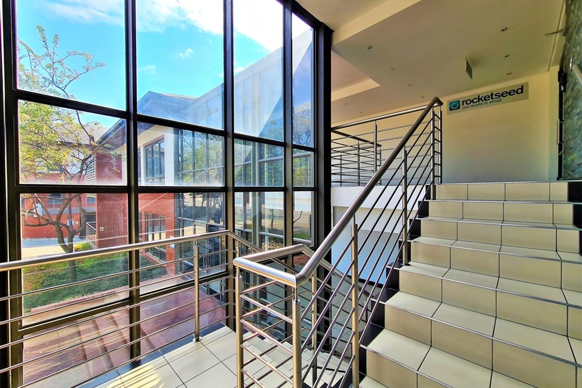 347m2 Modern Office to Let in Little Fourways Office Park - Photo 5