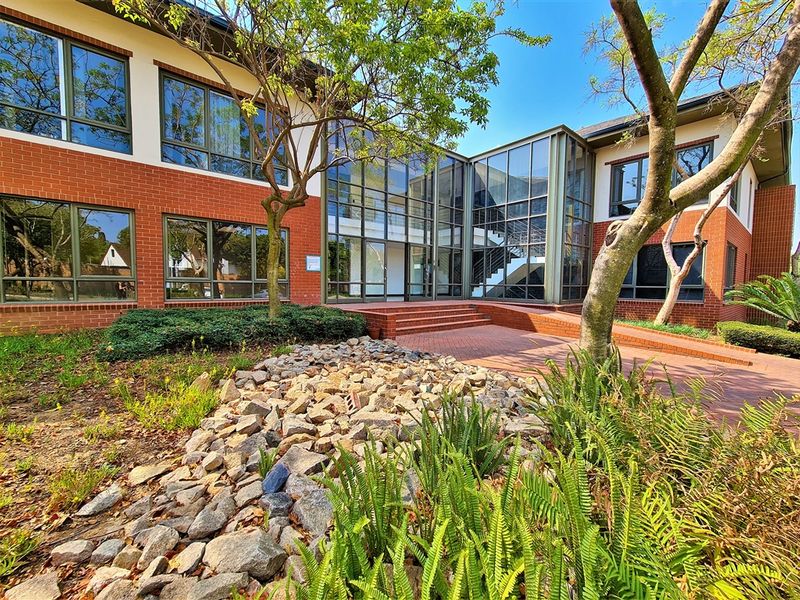 347m2 Modern Office to Let in Little Fourways Office Park - Photo 3