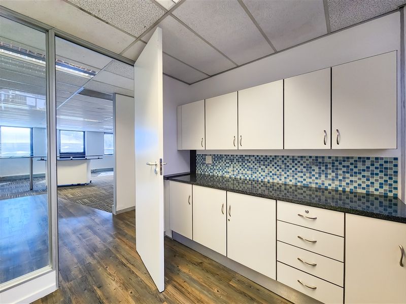 320m2 Modern Office to Let in Constantia Office Park - Photo 8