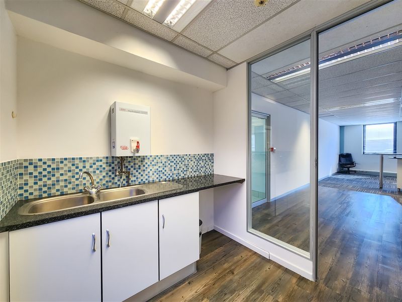 320m2 Modern Office to Let in Constantia Office Park - Photo 9