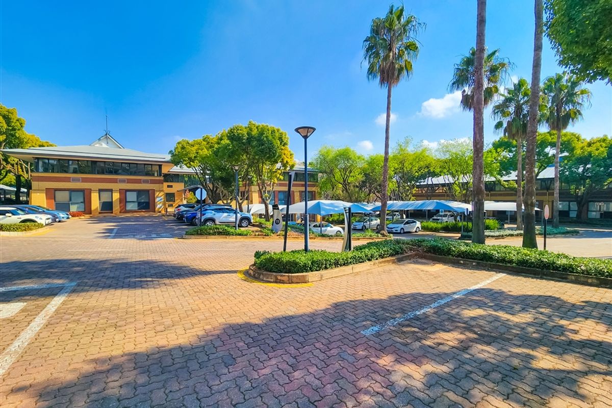 320m2 Modern Office to Let in Constantia Office Park - Photo 4