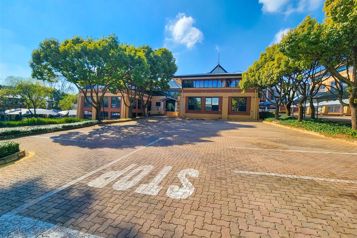 320m2 Modern Office to Let in Constantia Office Park - Photo 2
