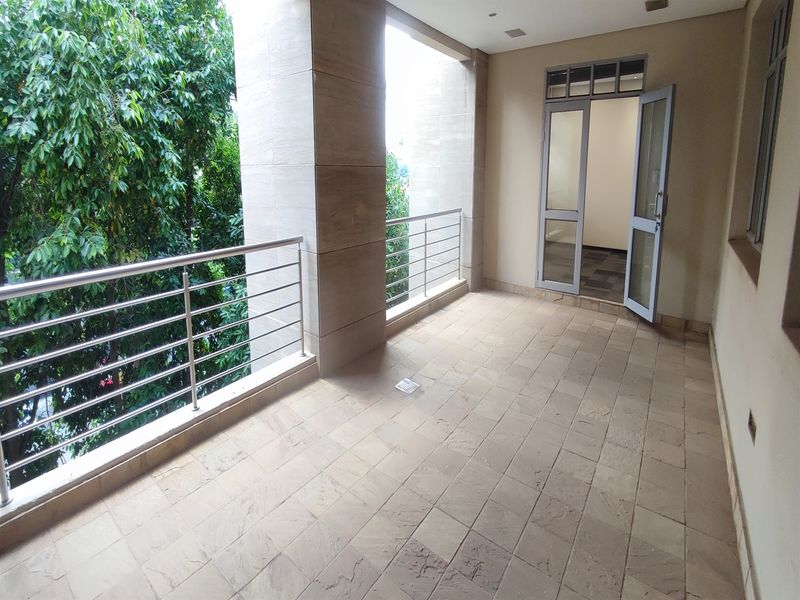 1013sqm Offices to let in Illovo - Photo 7