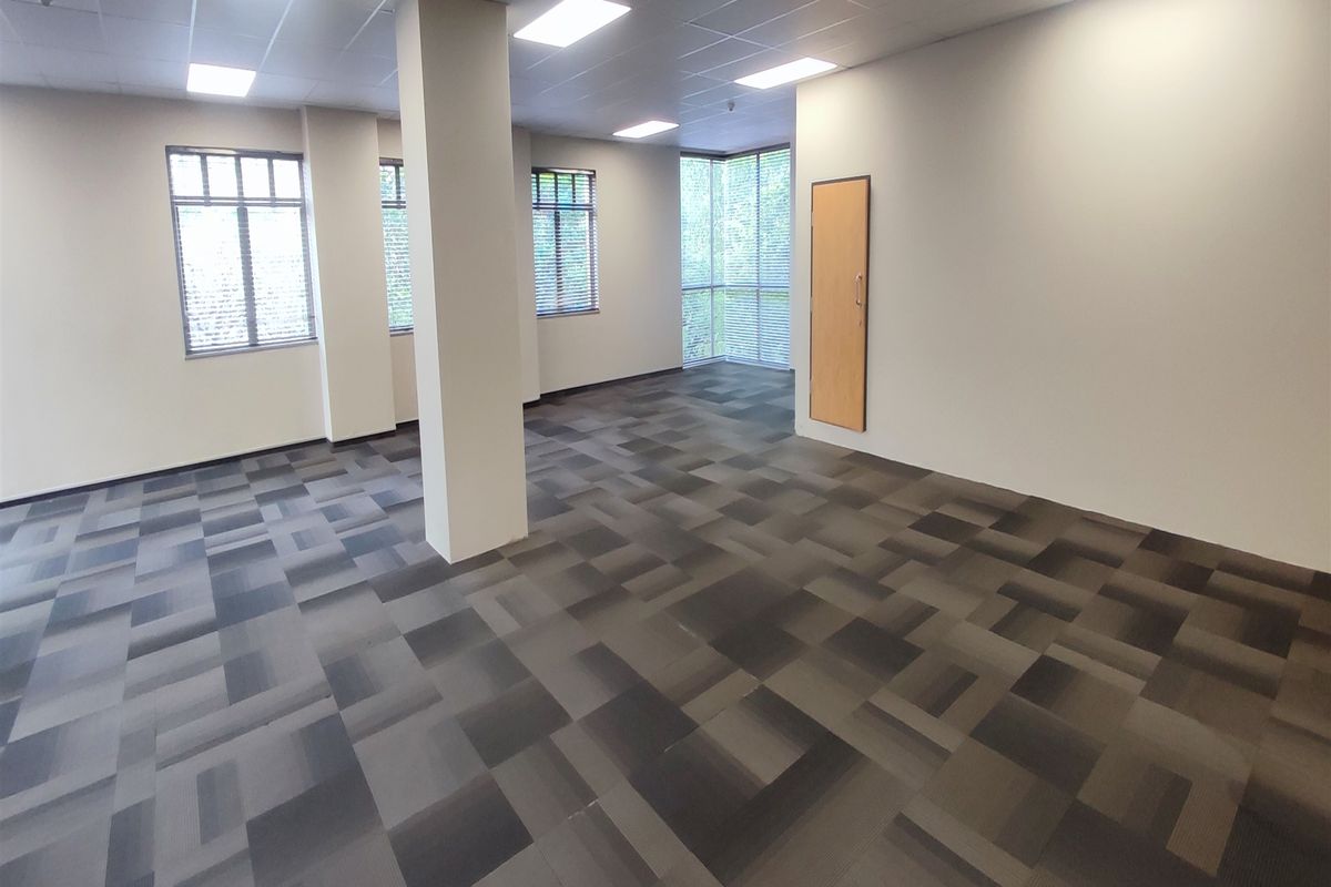1013sqm Offices to let in Illovo - Photo 3
