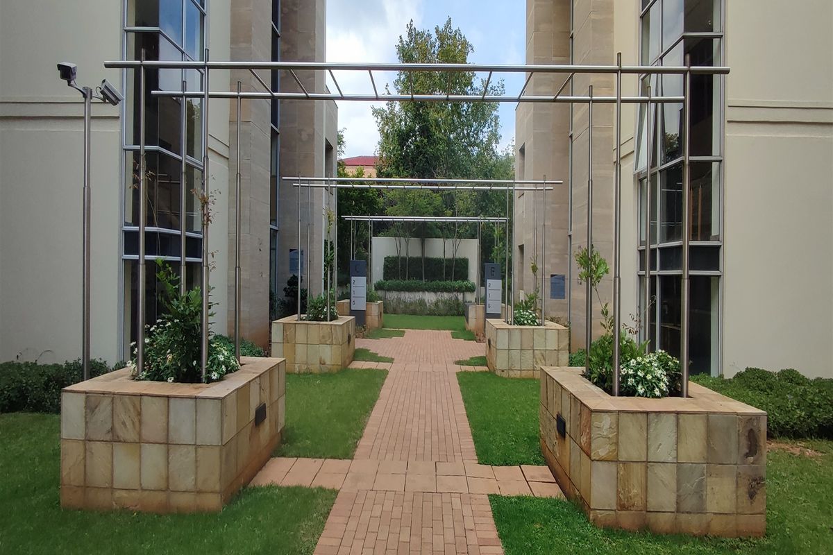 1013sqm Offices to let in Illovo - Photo 2
