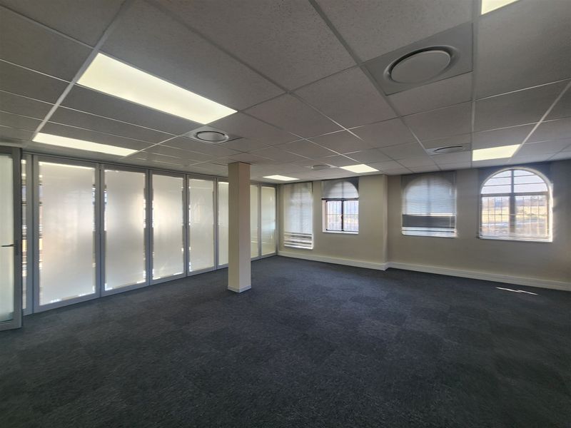 485sqm Offices to let in Sandown, Sandtown - Photo 6