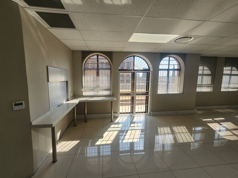 485sqm Offices to let in Sandown, Sandtown - Photo 8