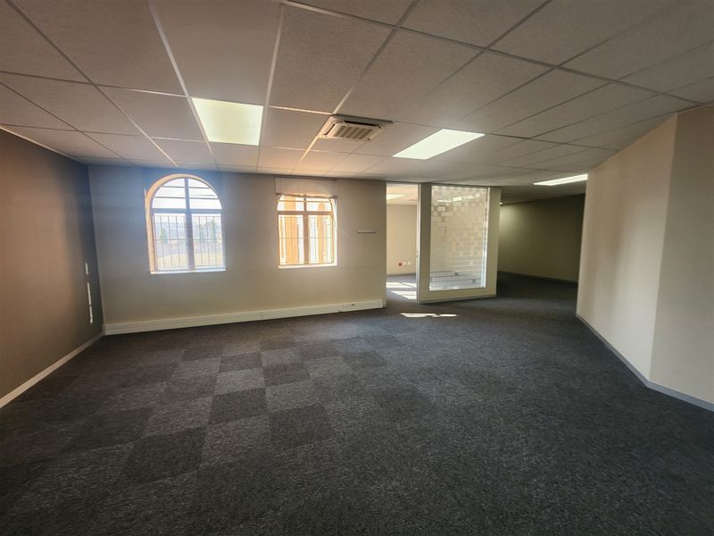 485sqm Offices to let in Sandown, Sandtown - Photo 3