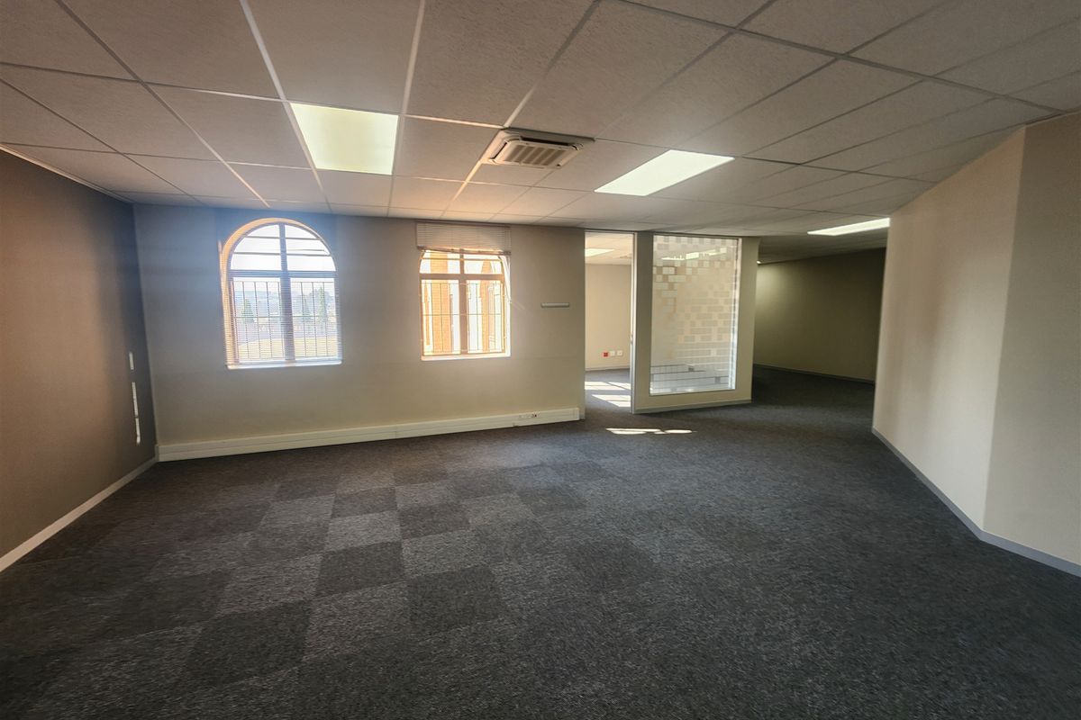 485sqm Offices to let in Sandown, Sandtown - Photo 3