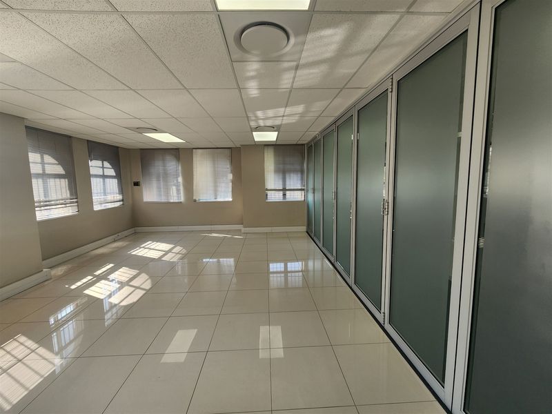 485sqm Offices to let in Sandown, Sandtown - Photo 9