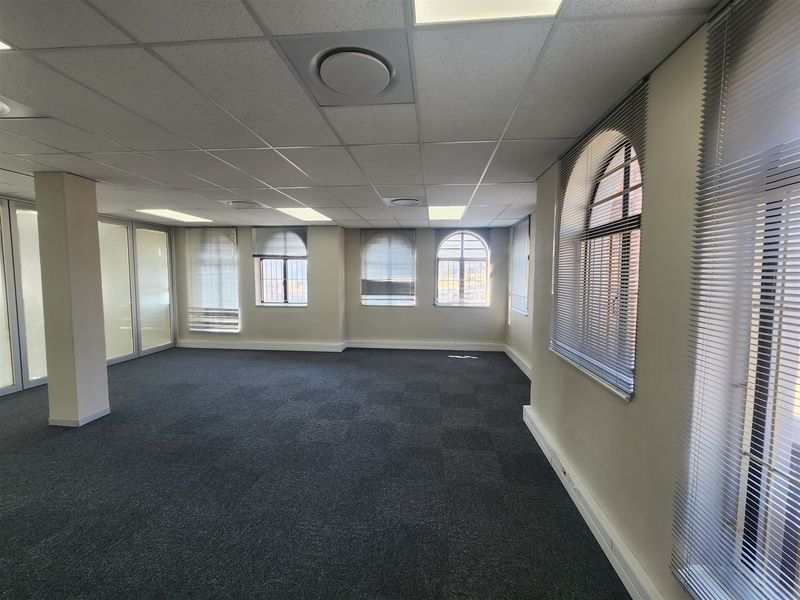 485sqm Offices to let in Sandown, Sandtown - Photo 7