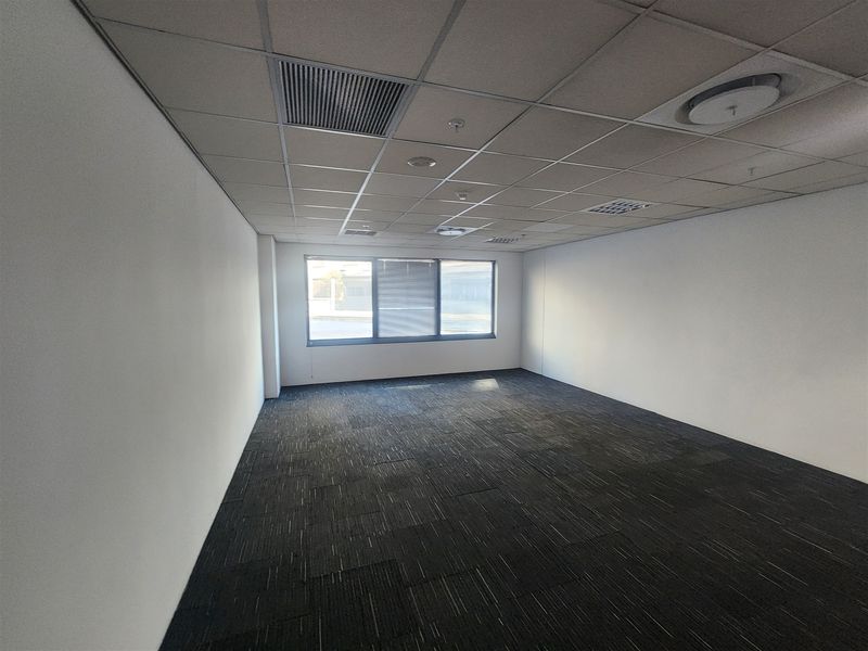 351,33sqm Offices to let in Sandown, Sandton - Photo 7