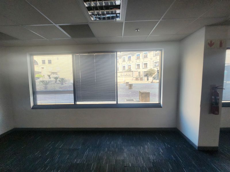 351,33sqm Offices to let in Sandown, Sandton - Photo 4