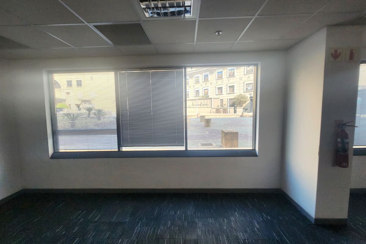 351,33sqm Offices to let in Sandown, Sandton - Photo 4