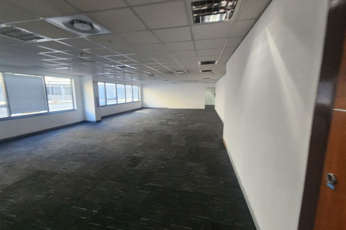 351,33sqm Offices to let in Sandown, Sandton - Photo 3
