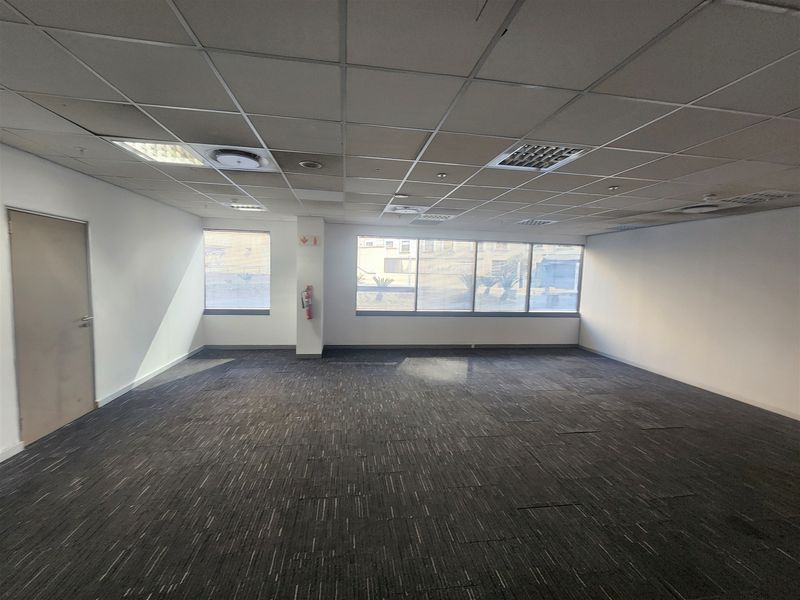 351,33sqm Offices to let in Sandown, Sandton - Photo 2