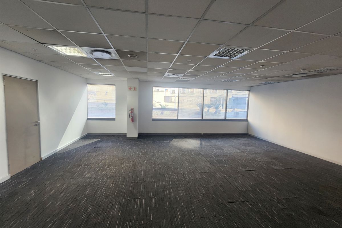 351,33sqm Offices to let in Sandown, Sandton - Photo 2