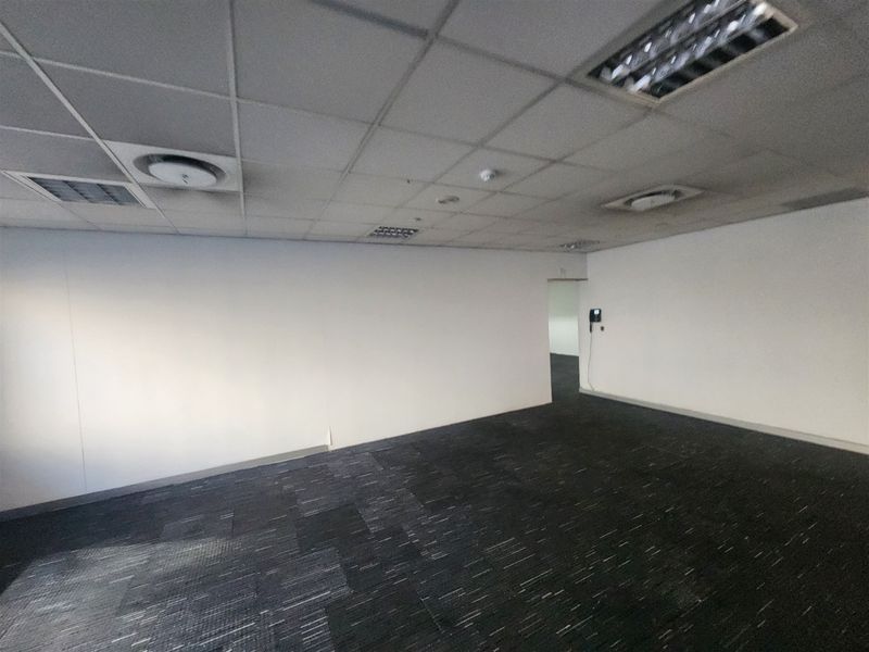351,33sqm Offices to let in Sandown, Sandton - Photo 5