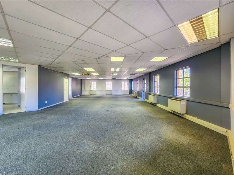 2882 Modern Office to Let in Fourways Golf Park - Photo 10