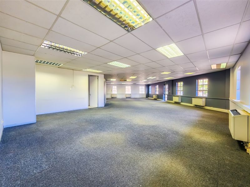 2882 Modern Office to Let in Fourways Golf Park - Photo 9