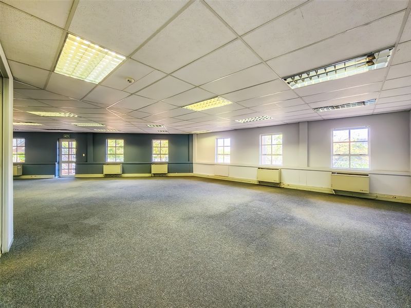2882 Modern Office to Let in Fourways Golf Park - Photo 8