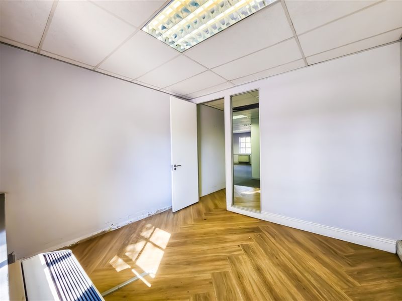 2882 Modern Office to Let in Fourways Golf Park - Photo 7