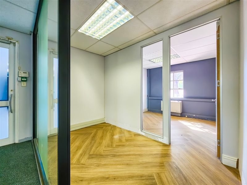 2882 Modern Office to Let in Fourways Golf Park - Photo 6