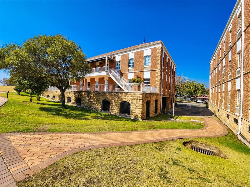 2882 Modern Office to Let in Fourways Golf Park - Photo 1