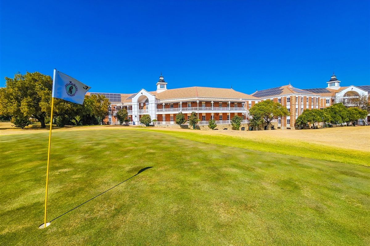 2882 Modern Office to Let in Fourways Golf Park - Photo 2