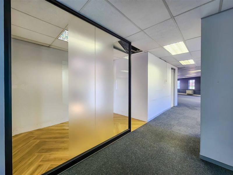 2882 Modern Office to Let in Fourways Golf Park - Photo 5