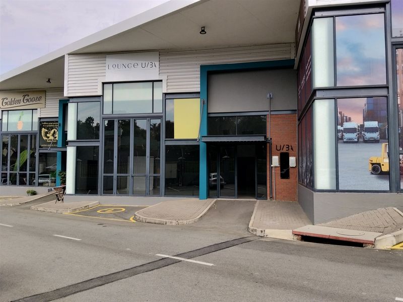 347m2  Warehouse  - TO LEASE - Photo 1