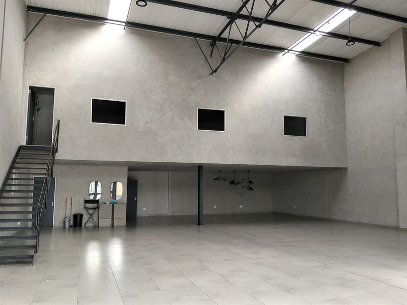 347m2  Warehouse  - TO LEASE - Photo 4