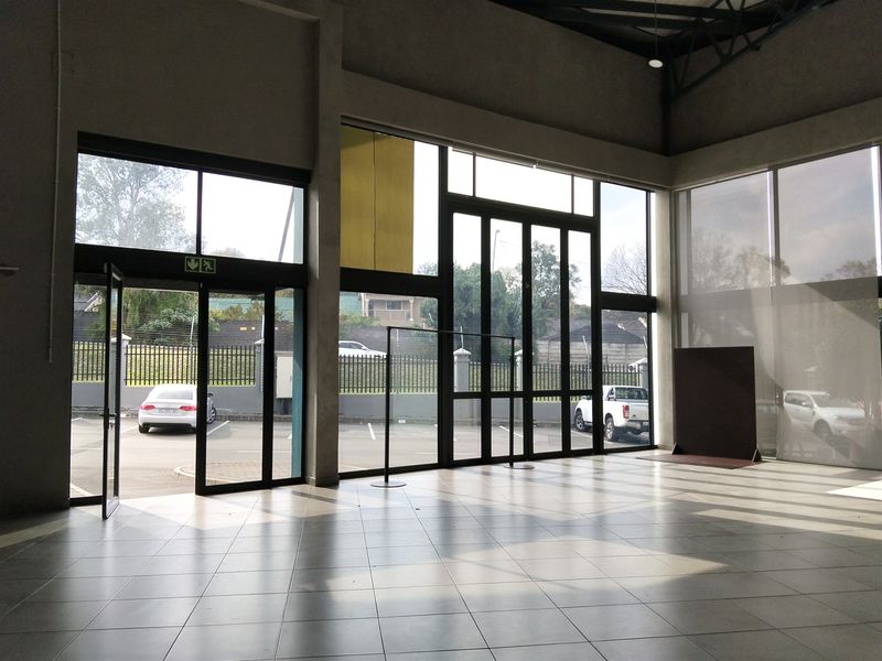 347m2  Warehouse  - TO LEASE - Photo 3