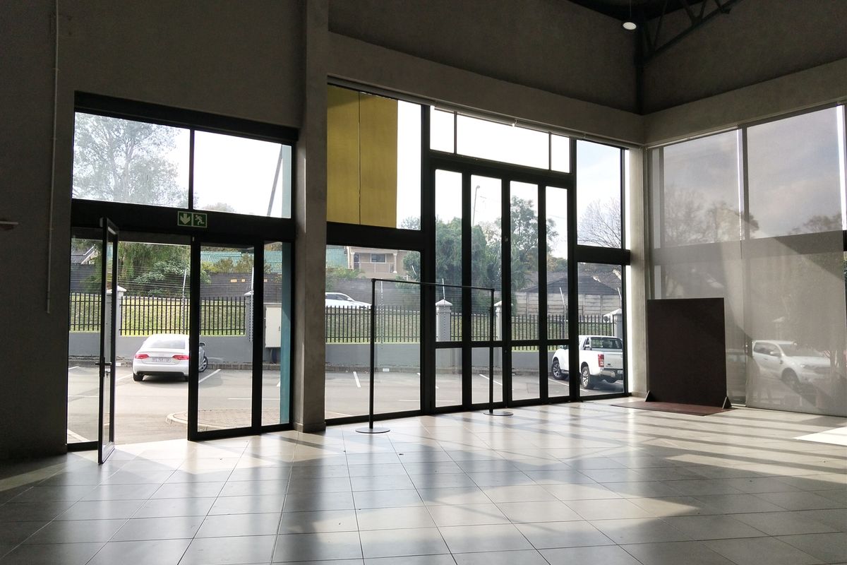 347m2  Warehouse  - TO LEASE - Photo 3