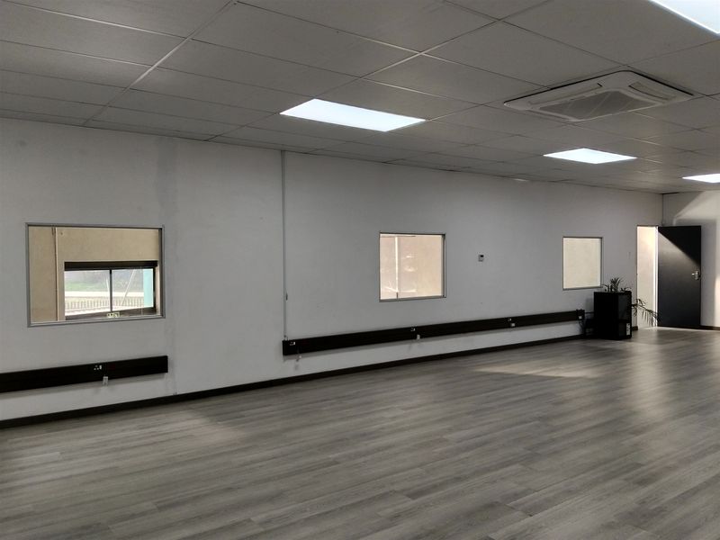 347m2  Warehouse  - TO LEASE - Photo 10