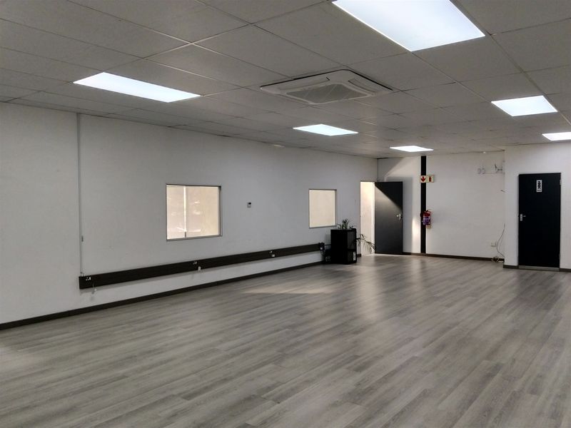 347m2  Warehouse  - TO LEASE - Photo 9