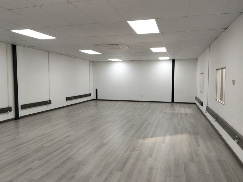 347m2  Warehouse  - TO LEASE - Photo 7
