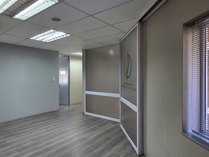 Medical suite to let in Bryanston - Photo 8