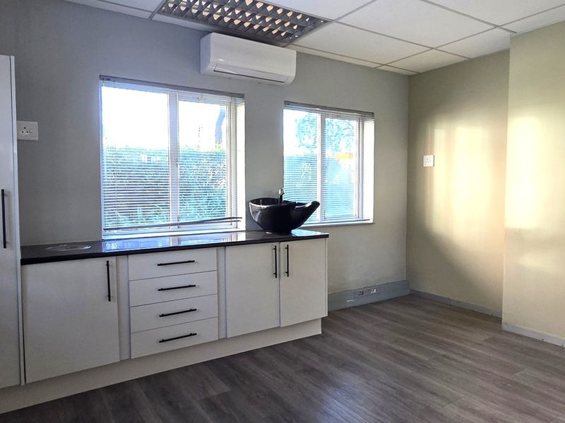 Medical suite to let in Bryanston - Photo 7
