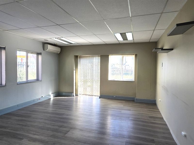 Medical suite to let in Bryanston - Photo 6