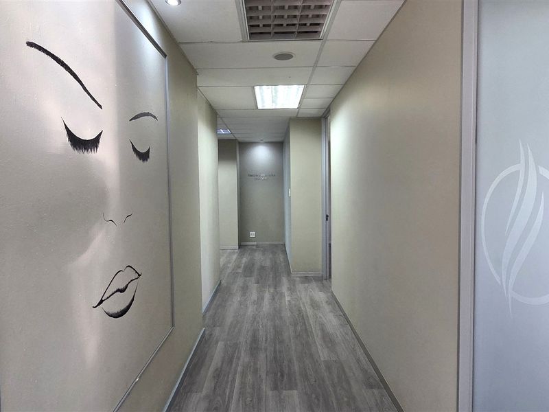Medical suite to let in Bryanston - Photo 3