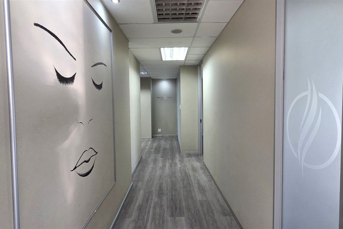 Medical suite to let in Bryanston - Photo 3
