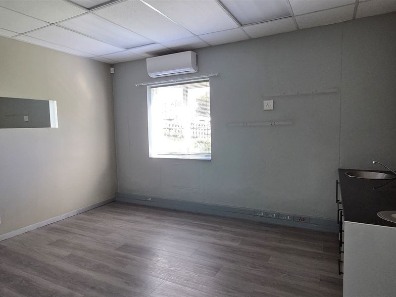 Medical suite to let in Bryanston - Photo 5