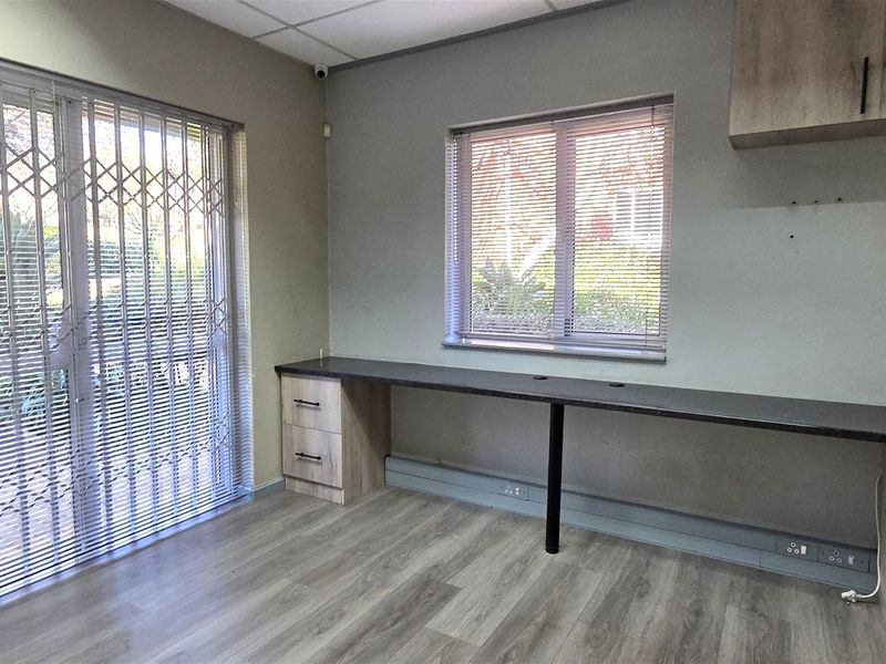 Medical suite to let in Bryanston - Photo 10