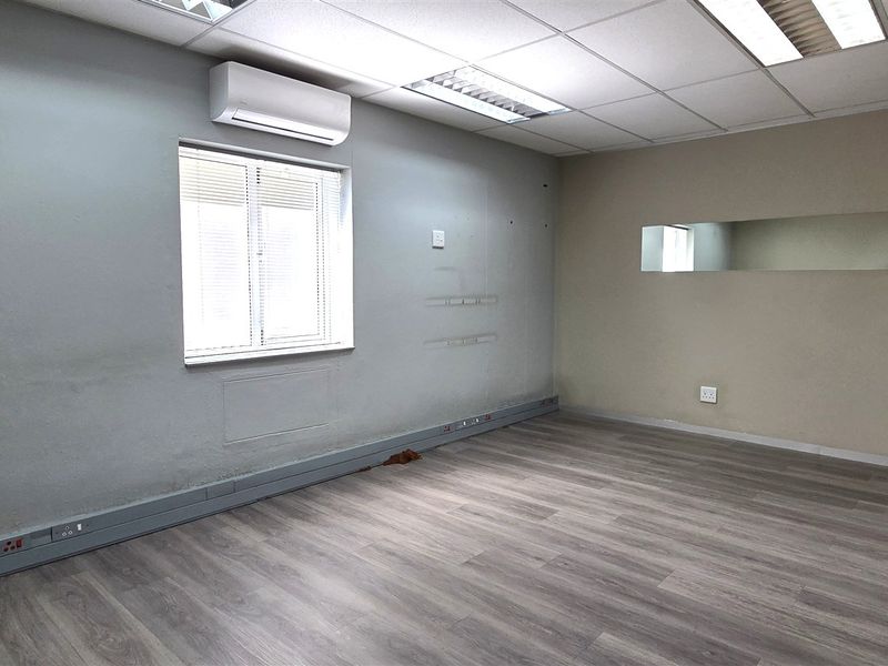 Medical suite to let in Bryanston - Photo 9