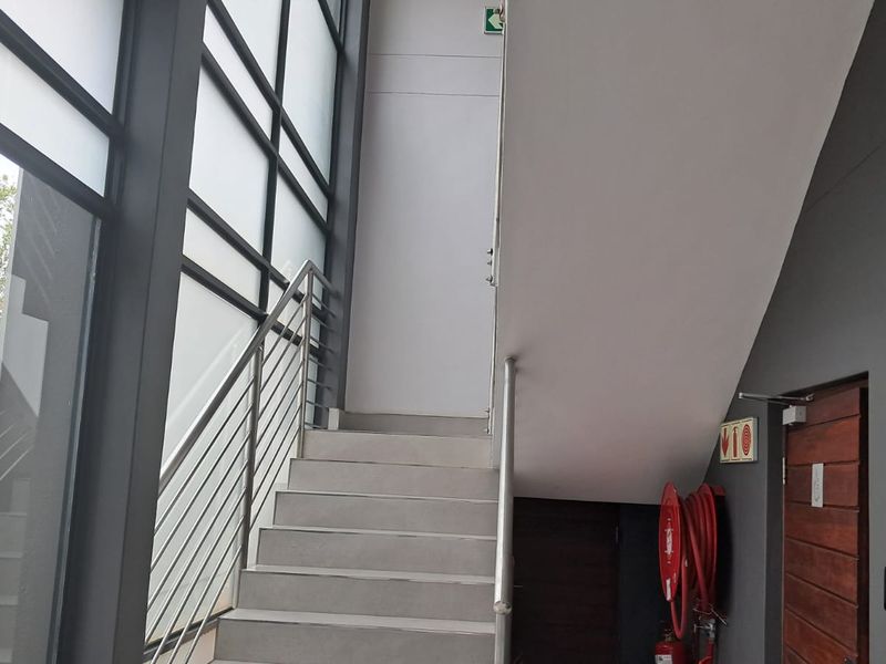 230m Office to let in Irene Link - Photo 10