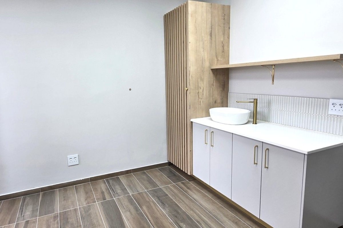 Stunning medical suite to let - Photo 3