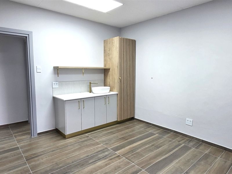 Stunning medical suite to let - Photo 5