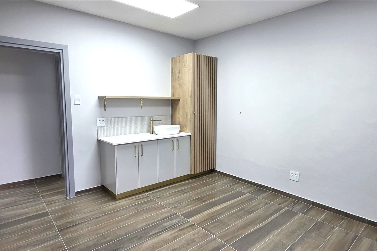 Stunning medical suite to let - Photo 5