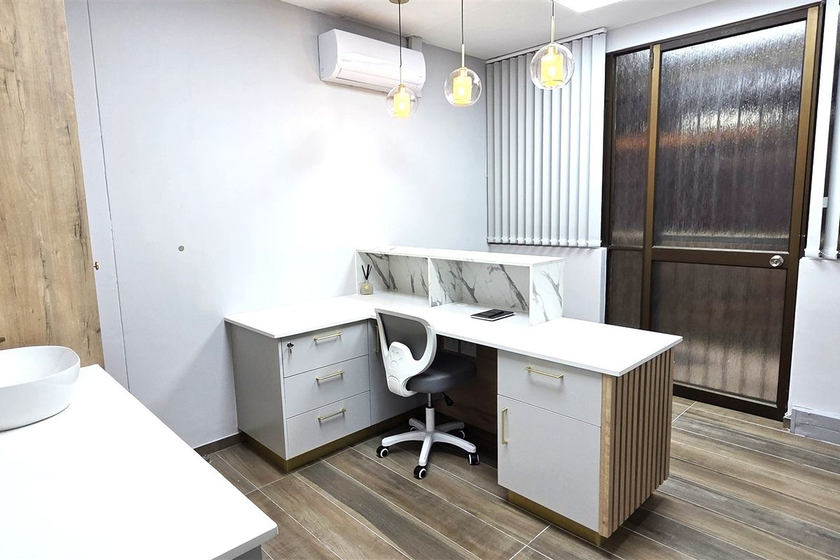 Stunning medical suite to let - Photo 2